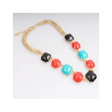 Three Color Resin Pieces Fashion Necklace Wholesale