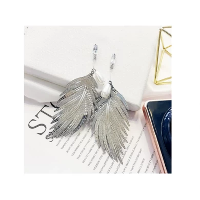 2018 Hot Selling Wholesale Personality Leaves Pearl pendant earrings for Girls as Gift