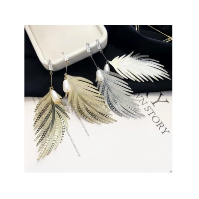 2018 Hot Selling Wholesale Personality Leaves Pearl pendant earrings for Girls as Gift