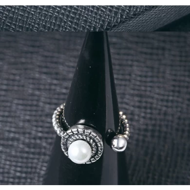 China Supplier single pearl black silver adjustable classic ring for girls