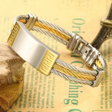 China fabricante hombres de acero inoxidable brazaletes de oro de joyería de titanio, al por mayor brazaletes de alambre triple pulseras para hombre con placa de metal en blanco