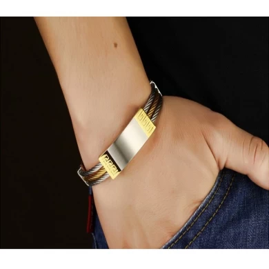 China fabricante hombres de acero inoxidable brazaletes de oro de joyería de titanio, al por mayor brazaletes de alambre triple pulseras para hombre con placa de metal en blanco
