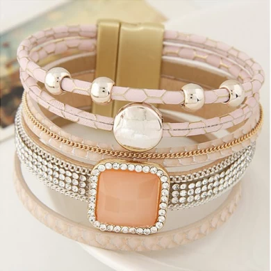 Europa und die Vereinigten Staaten Retro Trend Multi-Layer-Armband Koreanisch Fashion Leather Ultra-Wide Magnet Schnalle Armband Großhandel Online-Schmuck