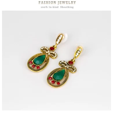 Famosa moda al por mayor pequeños pendientes retro para las niñas diamante multicolor pendientes de piedras preciosas