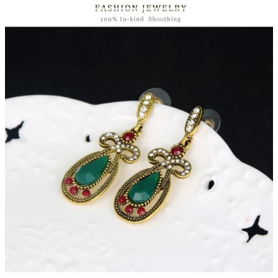 Famosa moda al por mayor pequeños pendientes retro para las niñas diamante multicolor pendientes de piedras preciosas