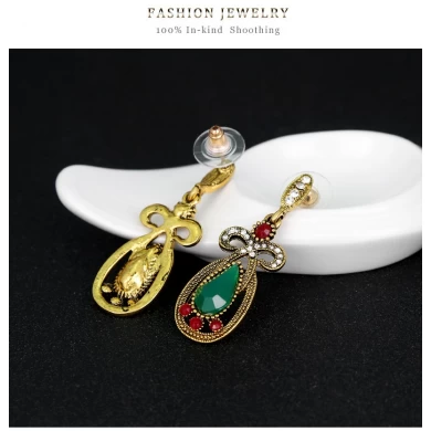 Famosa moda al por mayor pequeños pendientes retro para las niñas diamante multicolor pendientes de piedras preciosas