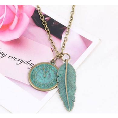 Gold Alloy Vintage Style Leaf Clock Shape Pendant Necklace Wholesale