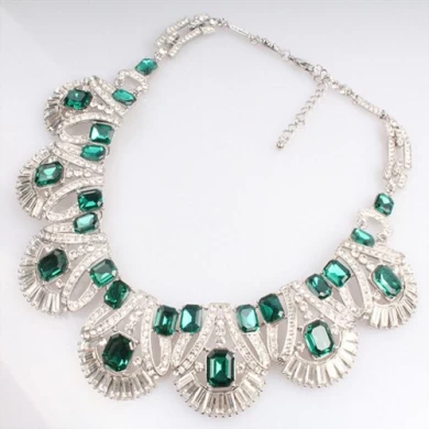 Venta caliente de vidrio colorido Joyas Collar de piedras fábrica 2017 la última moda de cristal collar de joyas collar de declaración