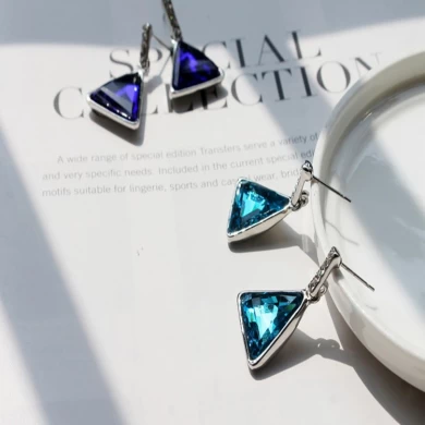 Schmuck Großhandel Hersteller Großhandel Hot Sale Geometric Style Multi-glossy Austrian Crystal Triangle Ohrringe