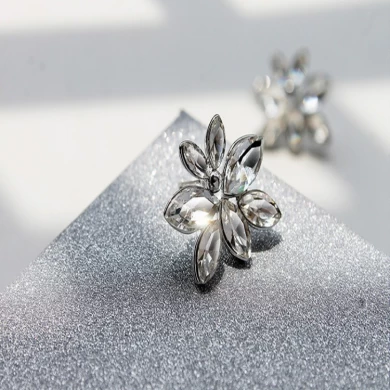Koreanische Version des neuen österreichischen Kristall Ohrringe Horse Eyes Flower Ohrringe Großhandel weiß Gold Ohrringe