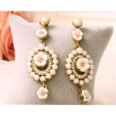 Palace retro temperament earrings Europe and the United States new sea Amoy soft pottery environmental water droplets alloy pearl gold studs earrings