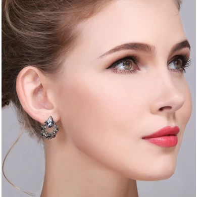 Retro European Style Zinc Alloy Stud Earrings Manufacturer in China