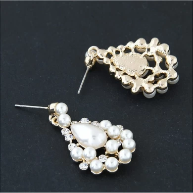 The new boutique version of the fashionable sweet pearl water droplets temperament earrings wholesale female pearl and diamond earrings