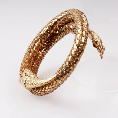 wholesale new design 18k gold snake head fish scales chain women bracelet bangle