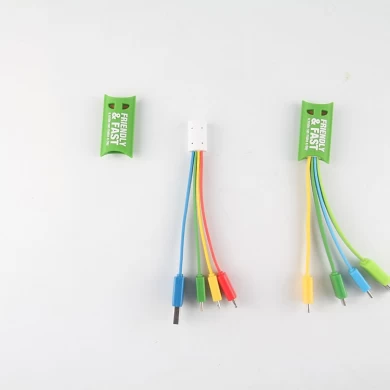 昇進のギフトのための1つのポリ塩化ビニールusbの充電器ケーブルに付き4つのOEM ODMのロゴの設計