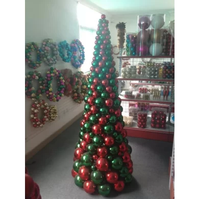 室内 180 厘米大的人工圣诞树球上