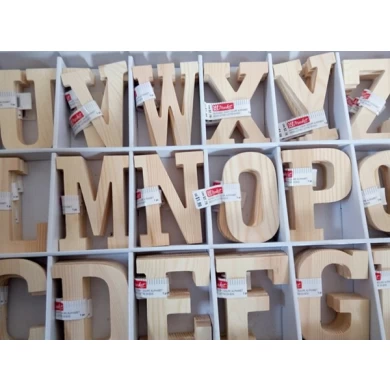 diversi tipi di carattere pino lettera alfabeto in legno con il cartellino del prezzo su misura