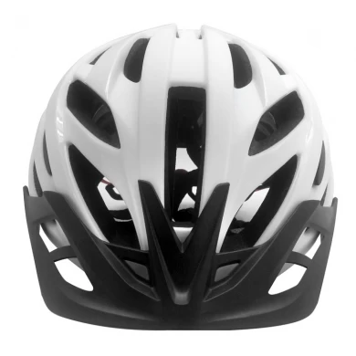 Das neue Design des verstellbaren Helmes auf dem Fahrrad