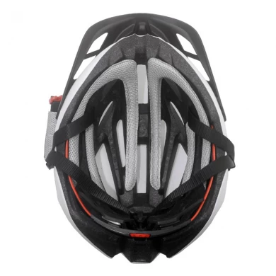 자전거에 조정 가능한 헬멧의 새로운 디자인