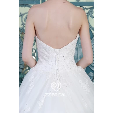 Fancy beaded sweetheart neckline lace appliqued chapel train wedding gown factory