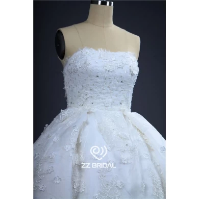 Venta caliente vestido de novia en línea princesa sin tirantes de organza de cuentas con flores hechas a mano de China
