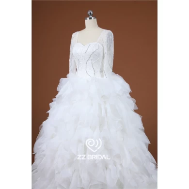 Luxuosa de manga longa frisado vestido de baile de organza em camadas fabricante do vestido de casamento