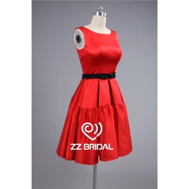 Satén tradicional escote redondo rojo correa moldeada negro vestido de noche corto de China