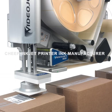 Videojet 9550 automatic printing and labeling machine directly labels on various packages
