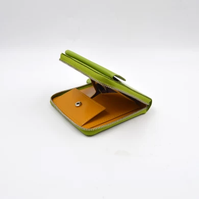 Portafogli personalizzati-portafogli personalizzati con portafoglio in pelle briglia
