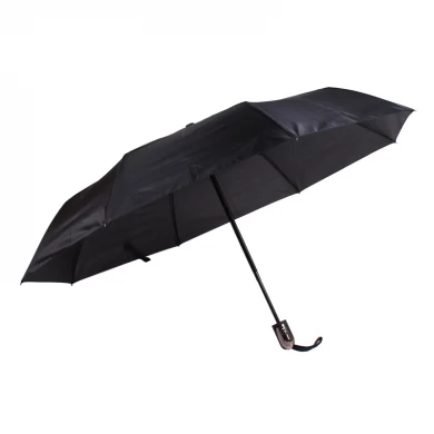 3 Le parapluie ouvert et fermé automatique annonce le parapluie avec le logo adapté aux besoins du client et la poche