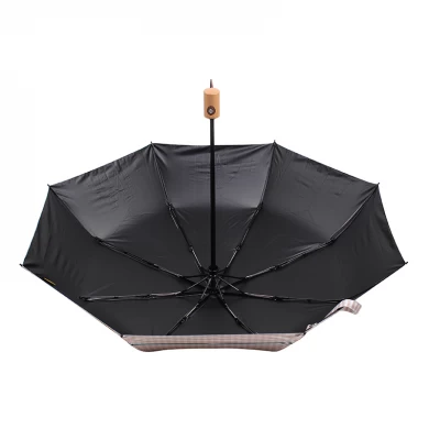 木のハンドルが付いているフルオートの開いた折目の紬の黒いコーティングの日焼け止めの中国の工場傘