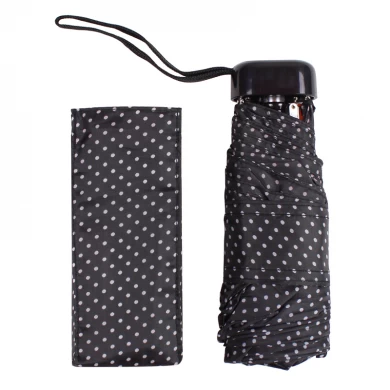 Nouveaux articles de Shaoxing Factory Polka Dot Pattern Super Mini Coffret cadeau parapluie 5 fois avec sac