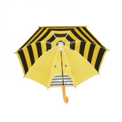 lustiger Regenschirm des Cartoon-Regenkindes