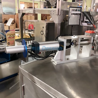 Full Automatic Vertical Liquid Packing Machine For Packaging Milk Honey Sauce With Back Sealing