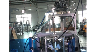 Liquid sauce packaging machine