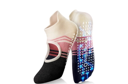 China‘s Knitting Sector Sees Rising Demand for Custom Anti-Slip Yoga Socks