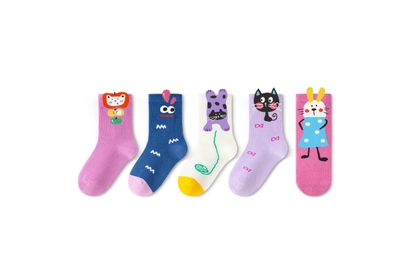 Custom Logo and Anti-Slip Features Drive Growth in Kids’ Socks Wholesale