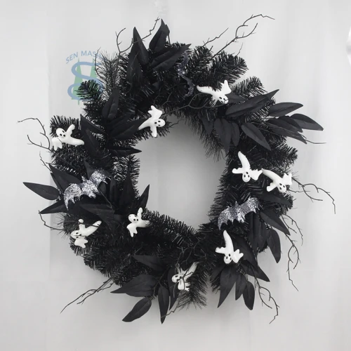 Senmasine Ghirlanda di Halloween fantasma bianca da 24 pollici con decorazione per feste con foglie artificiali di aghi di pino nero e ragno