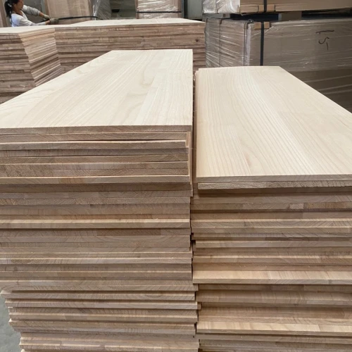 حافة شرائح خشب بولونيا بعرض 200 مم ملتصقة معًا من أجل النوى الخشبية لألواح التزلج على الماء