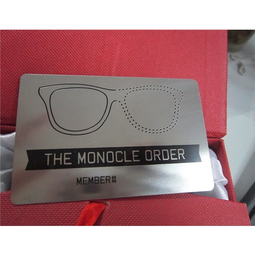 空白的金属名片