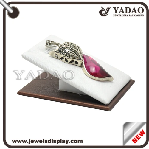 Good quality leather jewelry pendant display stand holder made in China