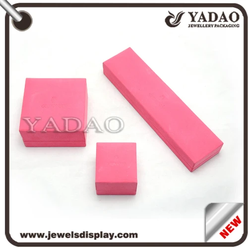Velvet covered with coining logo printed custom jewellery box made in China