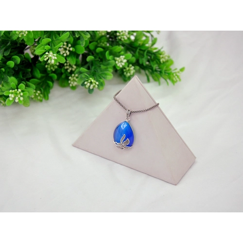 Wholesale custom MDF and white PU leather pendant exhibitor organizer for jewellery counter and window pendant displays stand