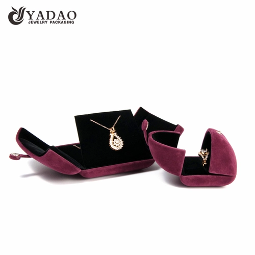 Yadao تخصيص تصميم البلاستيك مربع تغليف المجوهرات مربع المخملية الملونة المغلفة داخل وخارجها مع زر في الأعلى