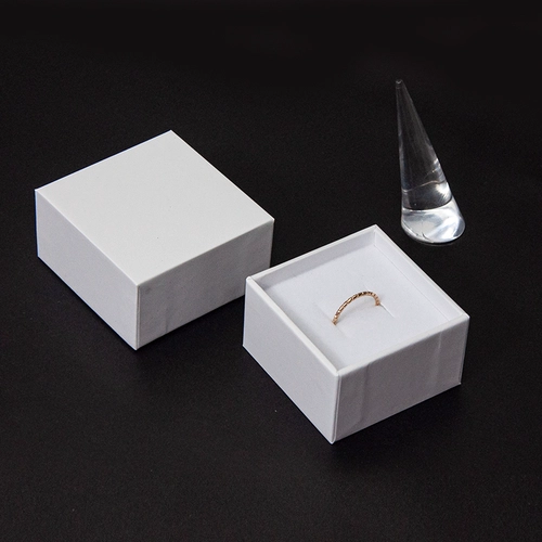 affordable cheap cardboard paper pure white boutique packaging box supplier