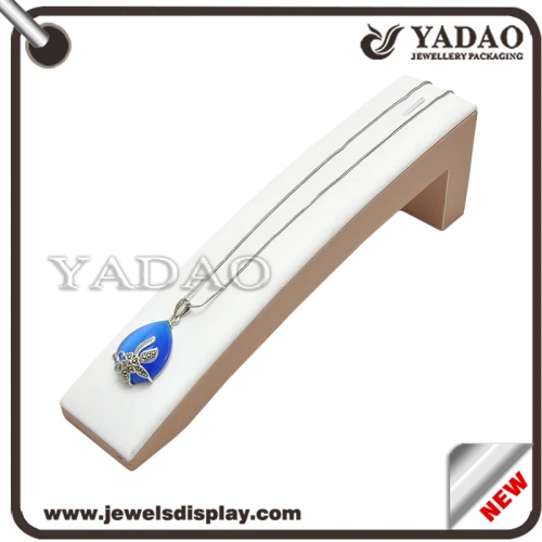 OEM classico designable alla moda fine, MDM all'ingrosso disponibile ODM rivestito con espositori per bracciali in pelle / velluto