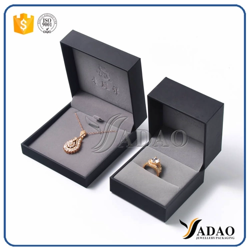 high-end delicate MOQ wholesale portabl pretty  pu leather plastic with velvet inner core for jewels like pendant/ring