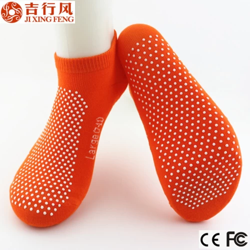The most professional non skid socks factory China, wholesale custom 3 sizes medical anti slip socks