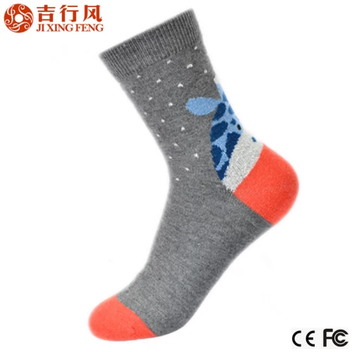 Bulk-Großhandel verschiedene Farben der Frauen, die Giraffe Muster mit individuellen Logo Socken