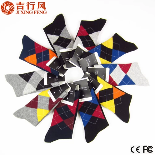 the newest fashion styles of contrast color diamond lattice socks